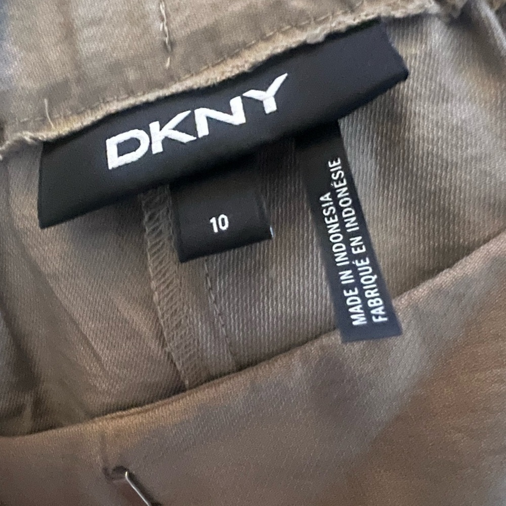 DKNY Tan Rayon Blend High Rise Cargo Pants Tapered Leg Size 10 - Picture 5 of 5